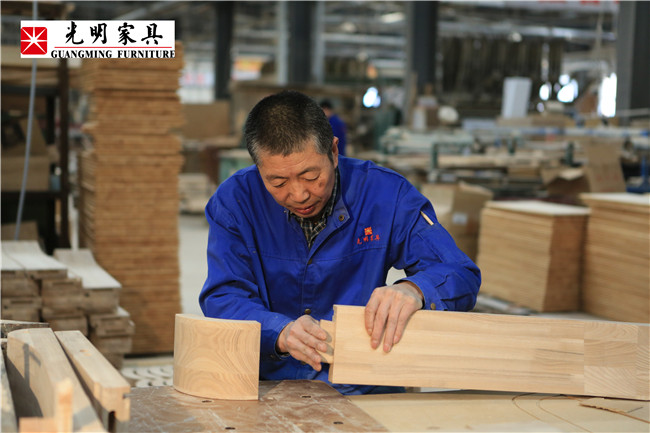 選購實(shí)木家具可不能只看商家廣告
